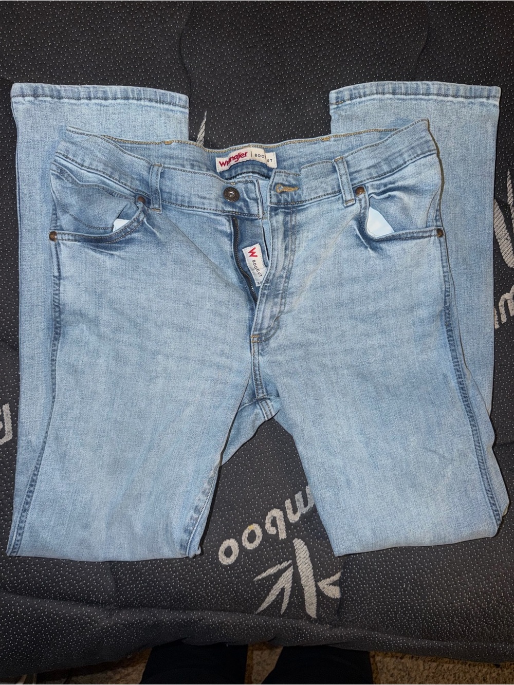 Wrangler Men’s Light Wash Straight-Leg Jeans
